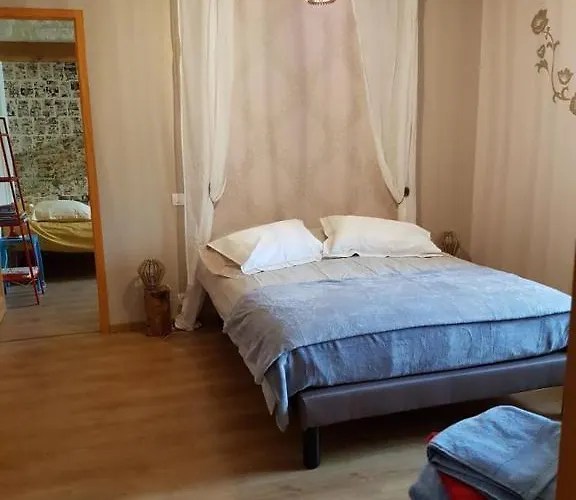 Le Domaine De Bellevue Bed and Breakfast Tanzac